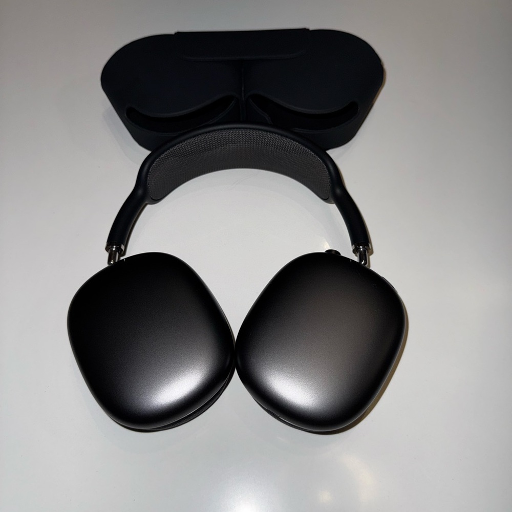 Apple Over-Ear Headphones - Black